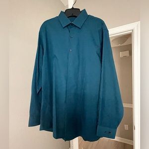 VanHeusen Teal Men’s button down shirt